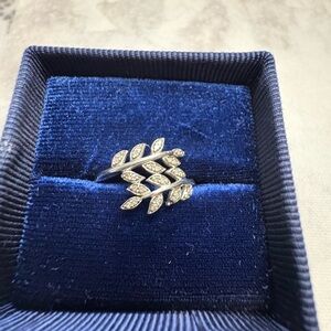 Sparkling Silver Leaf Ring